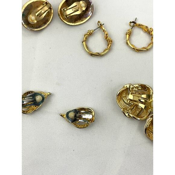 VTG Lot of 12 Assorted Gold Toned Clip-on Earrings Signed Trifari SaraCov Napier - Picture 15 of 16